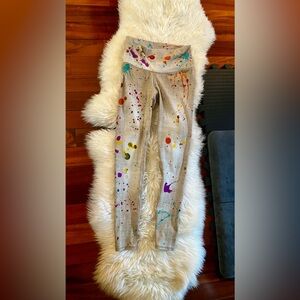 Niyama Sol Size M Artist Barefoot Legging Beige Splatter Paint